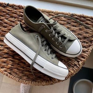 Never worn platform converse